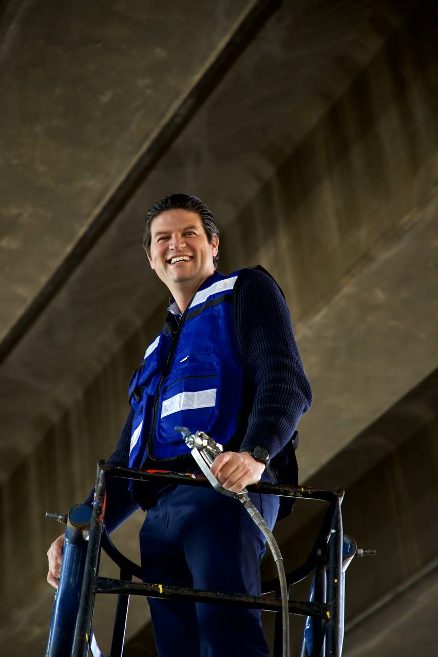 Continúa Alfonso Martínez con programa de rehabilitación de bajo puentes