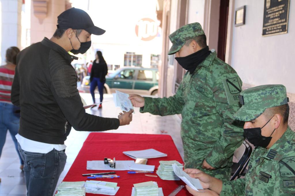 Se realizó la entrega de cartillas liberadas a soldados del Servicio Militar Nacional Clase 2002, y remisos de los Municipios de Hidalgo, Áporo, Irimbo y Senguio