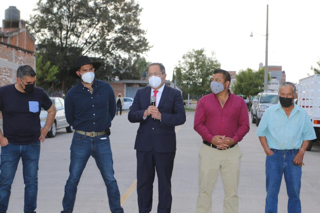 José Luis Téllez inauguró el pavimento hidráulico en la Calle Profesora Rosa Torres de González de la colonia Otilio Montaño