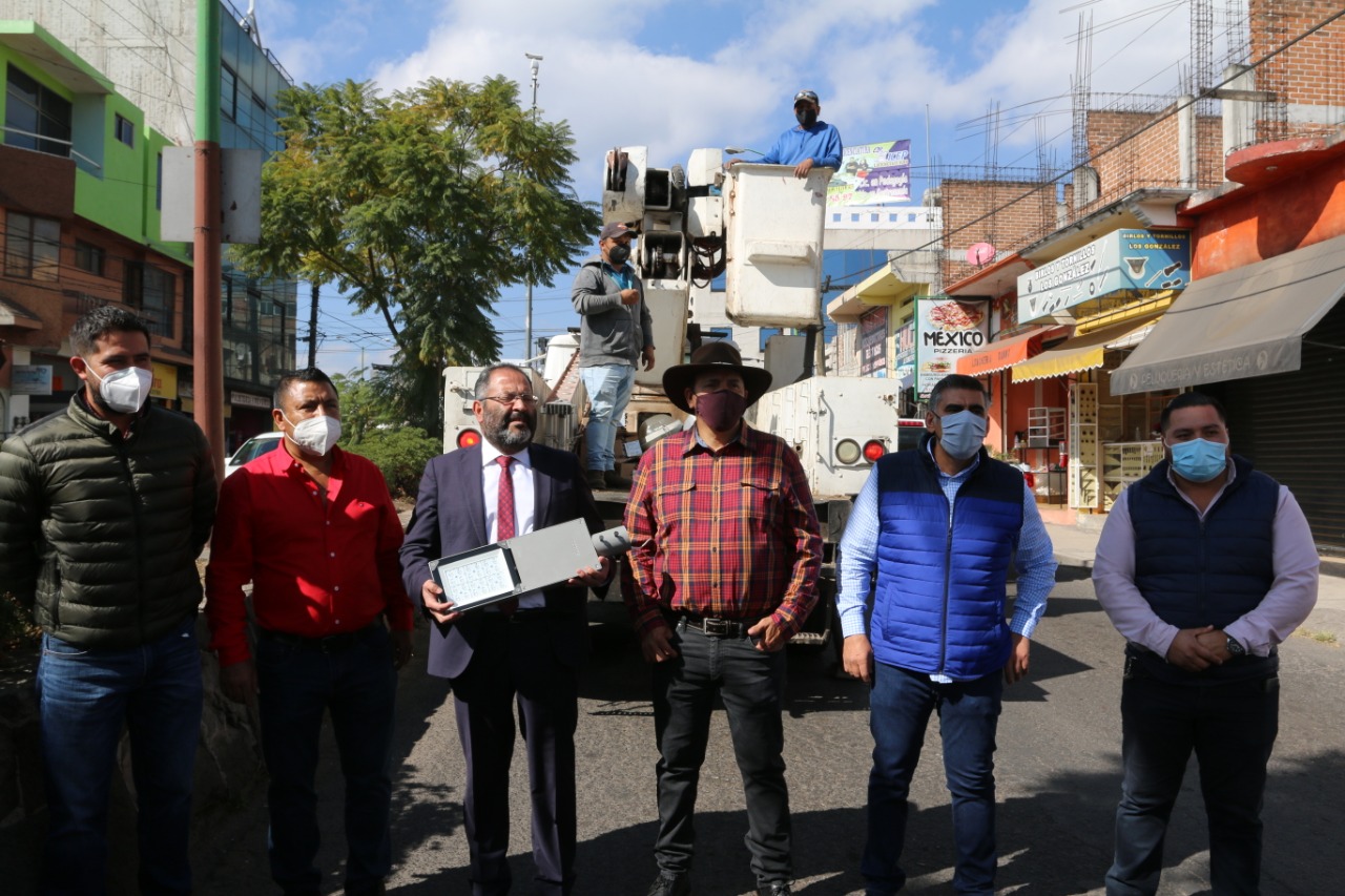 José Luis Téllez arrancó con los trabajos de rehabilitación del alumbrado público en la Avenida Morelos