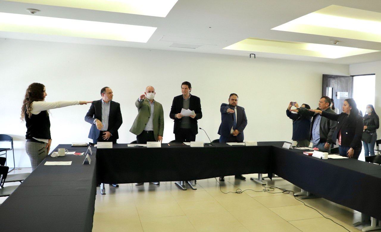 Alfonso Martínez abre convocatoria «Que brille nuestro hogar», dotación de tinacos.