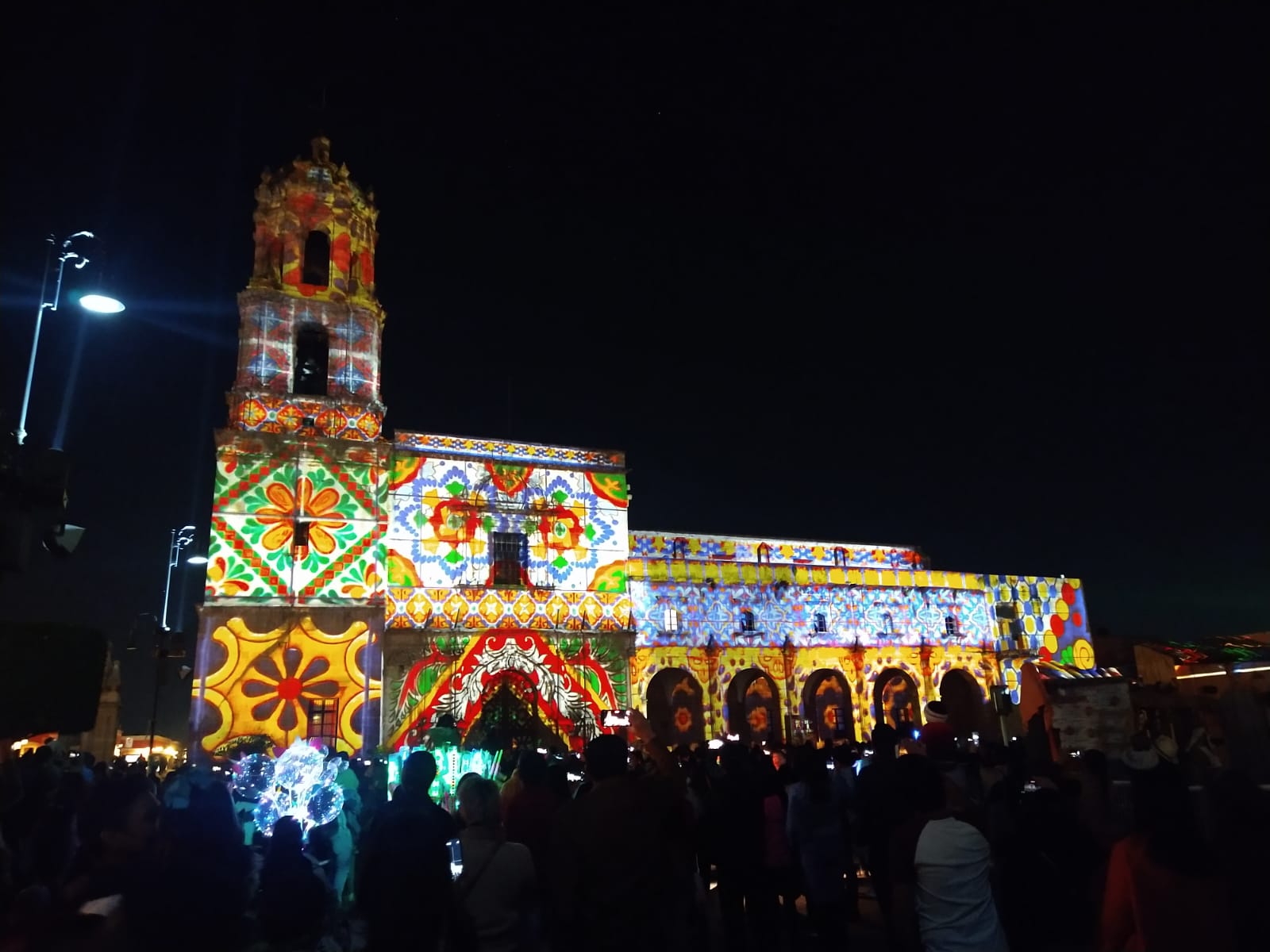 Con música, danza y un espectacular encendido de Catedral, Morelia celebra 30 años de Ciudad Patrimonio.
