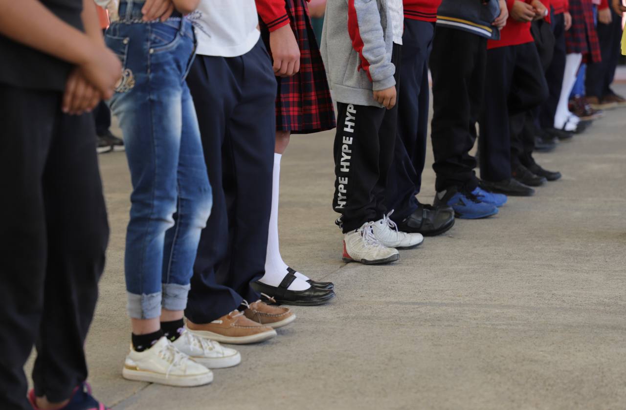 Entregan miles de pares de zapatos para un regreso presencial de clases óptimo de niñas y niños morelianos.