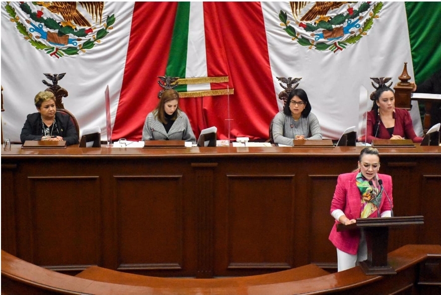 Exhortan diputados a autoridades para que se coordinen para sanear y rescatar el lago de Pátzcuaro.