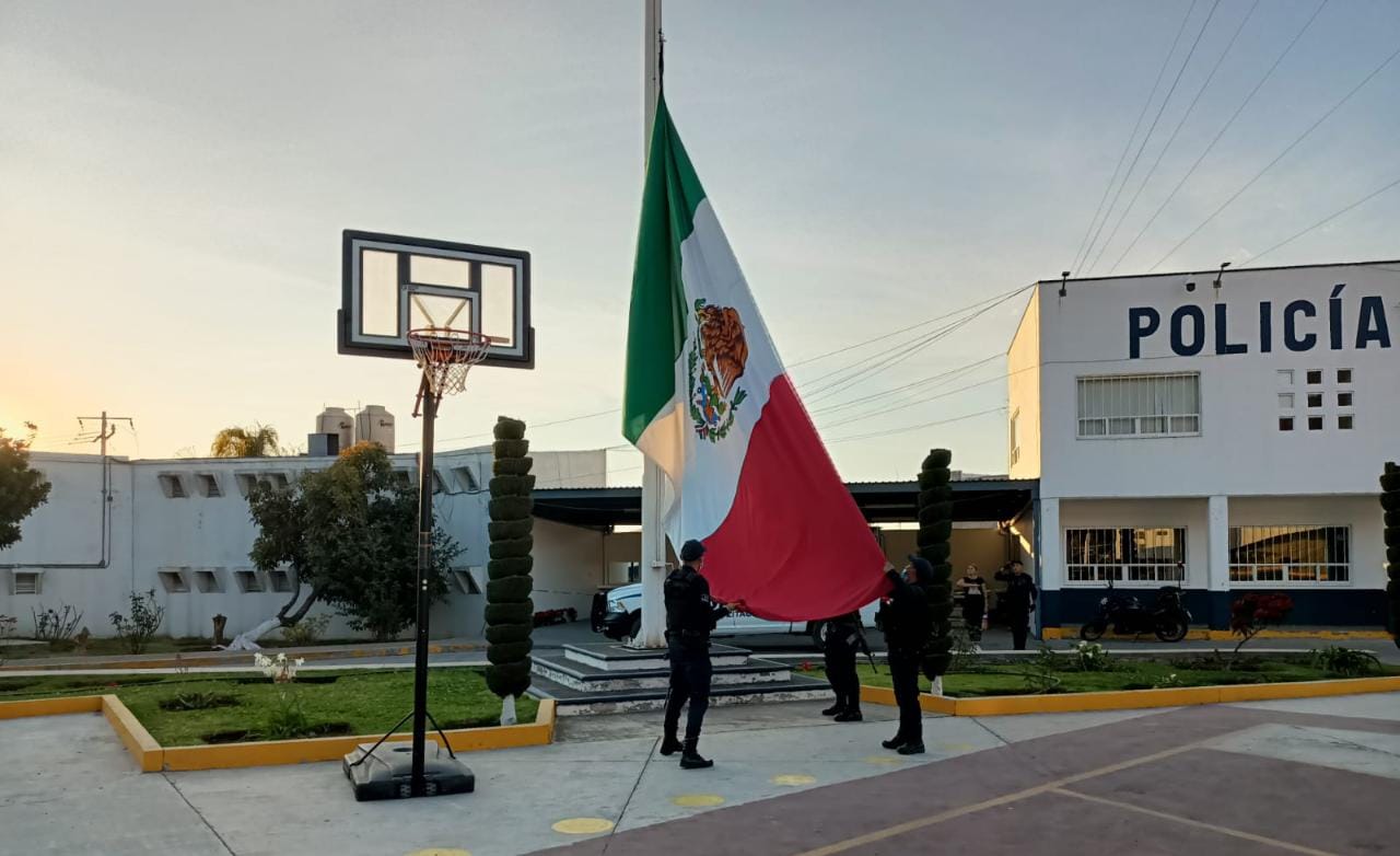 Personal de la SSPM realizaron arriamiento de Bandera