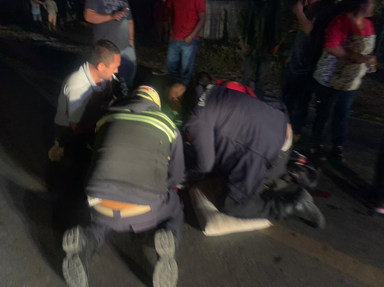 Choque entre dos motocicletas deja una persona lesionada en la carretera Zitácuaro- Tuzantla