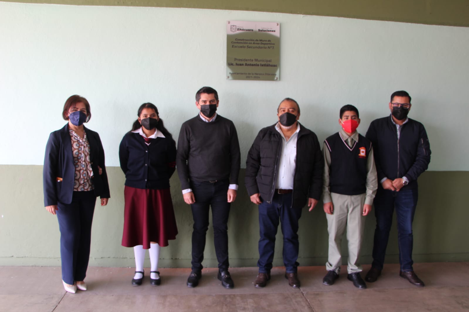 Entrega Toño Ixtláhuac construcción de barda perimetral en la Secundaría Número Tres