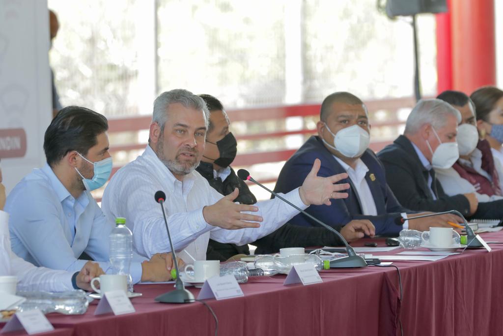 Anuncia Bedolla 220 mdp para carreteras y obra educativa en Lerma-Chapala