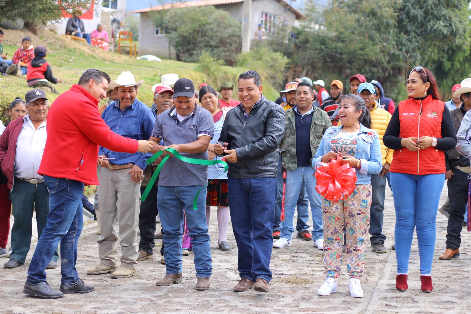 Amado Gómez inaugura obra en el Rincón de San Luis