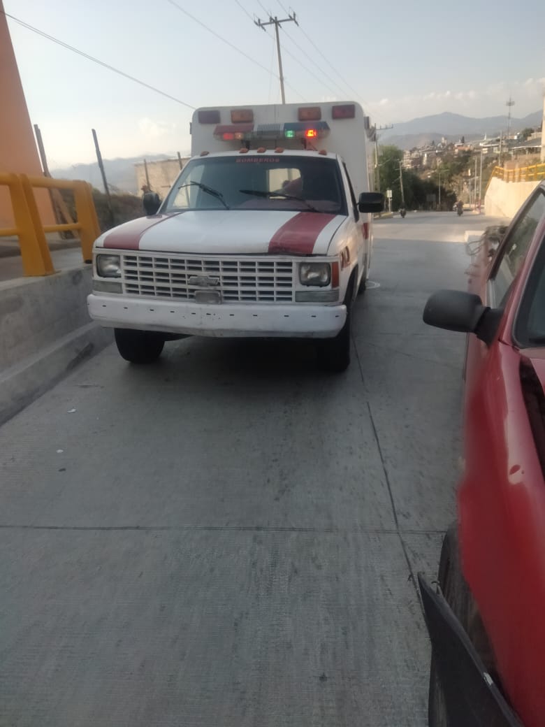 3 personas lesionadas y cuantiosas pérdidas materiales en accidente automovilístico en el Libramiento Samuel Ramos
