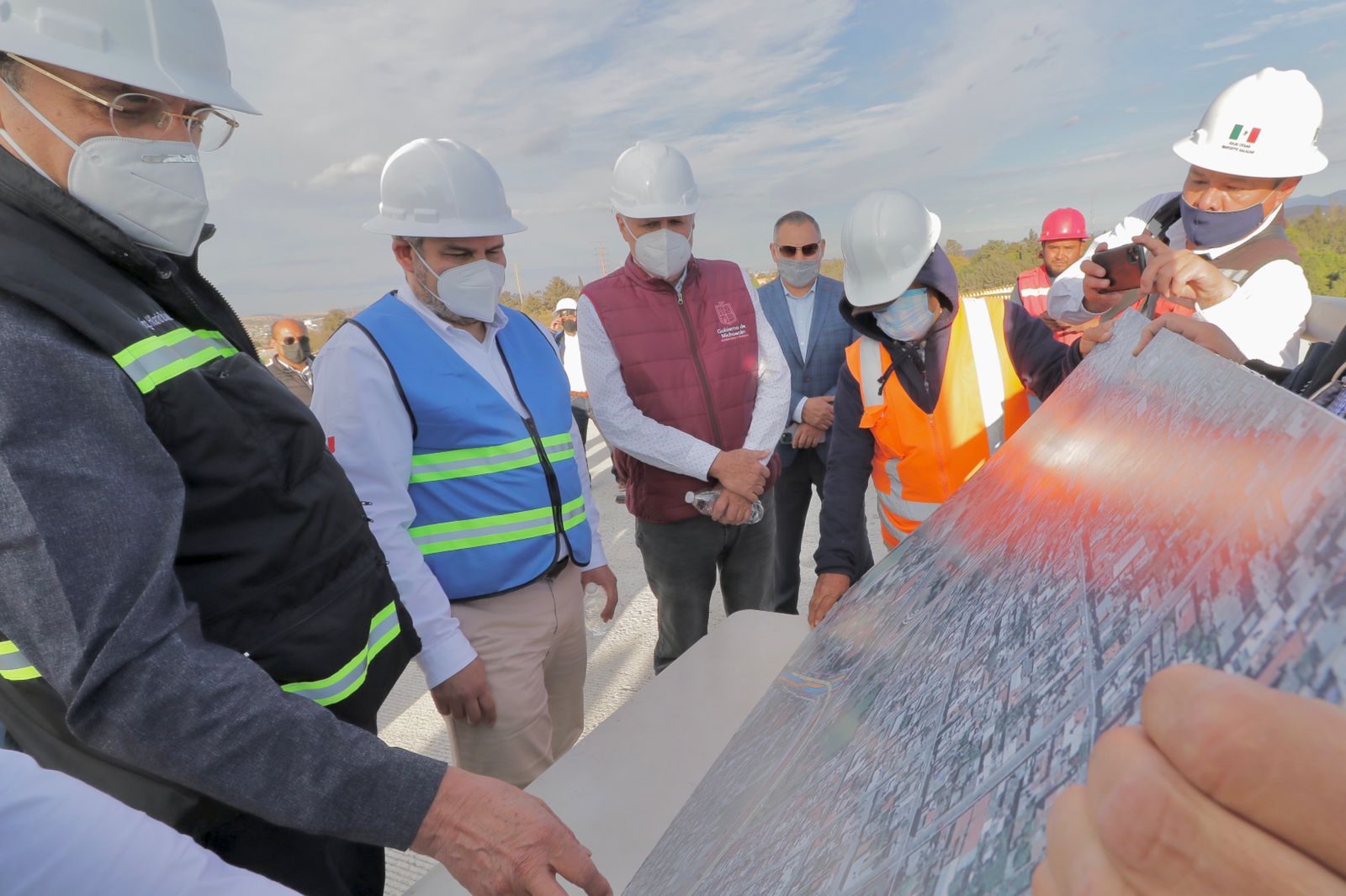 Supervisa Bedolla avances en construcción de distribuidores viales en Morelia