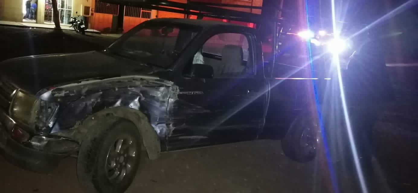 Cuantiosas pérdidas materiales al chocar dos camionetas en el libramiento norte de Cd. Hidalgo
