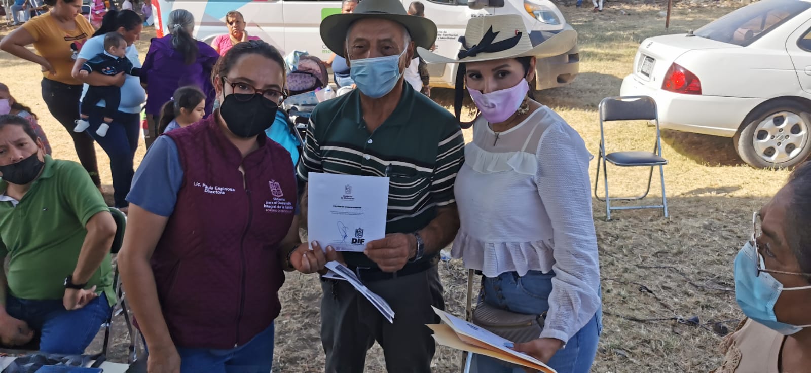 Entrega Gobierno del Estado apoyos a familias en Tepalcatepec