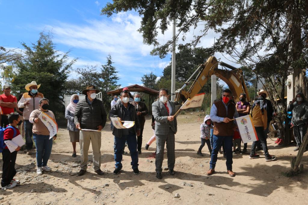 José Luis Téllez dio el banderazo de arranque de la 1era. etapa del drenaje sanitario en la Colonia Las Rosas