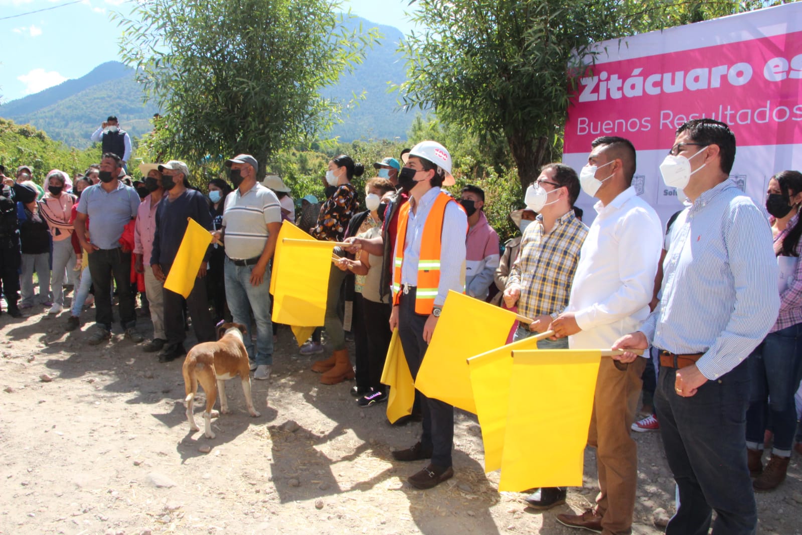 Inicia Toño Ixtláhuac construcción de camino en La Canoa de Nicolás Romero