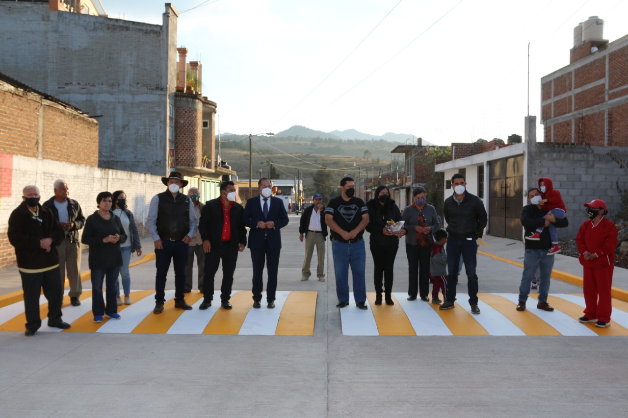 José Luis Téllez inauguró la pavimentación de la Calle Constancia de la Colonia Fábrica La Virgen