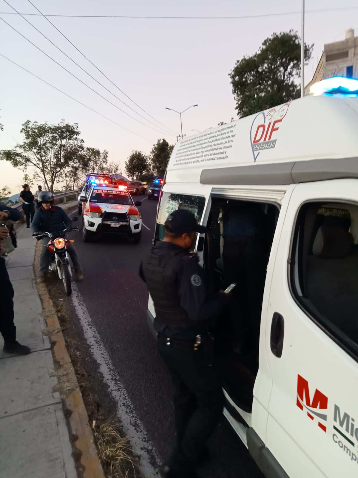 Resultó lesionado al caer de su motocicleta