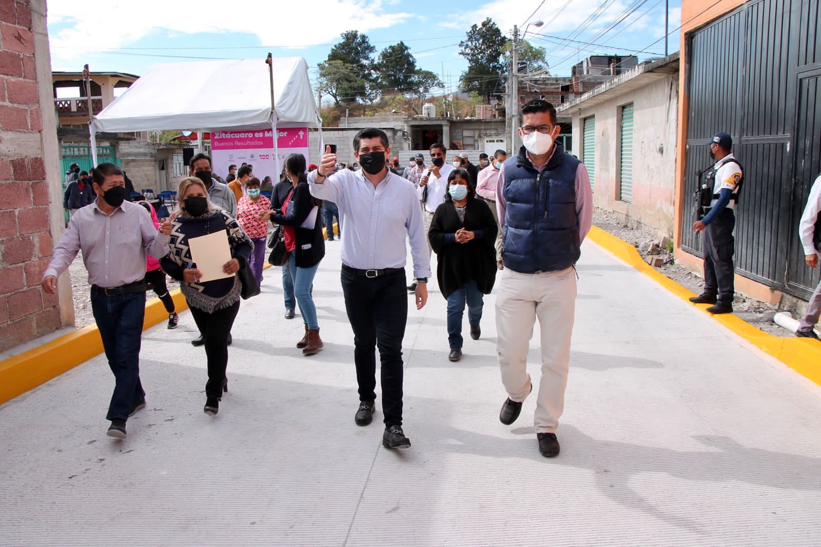 Inaugura Toño Ixtláhuac pavimentación de calle en Coatepéc de Morelos