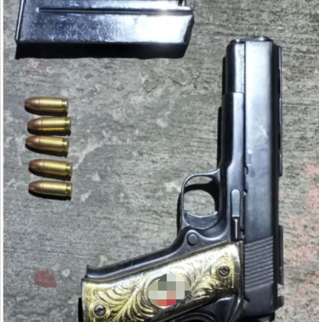 SSP detiene a tres en posesión de un arma de fuego, en Uruapan.