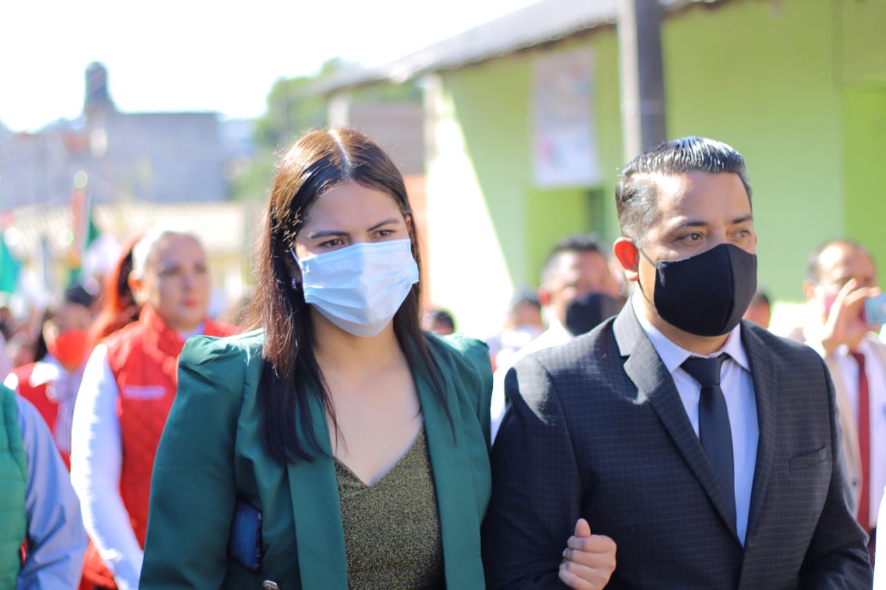 Encabeza Amado Gómez desfile cívico por el CCVIII natalicio de Melchor Ocampo