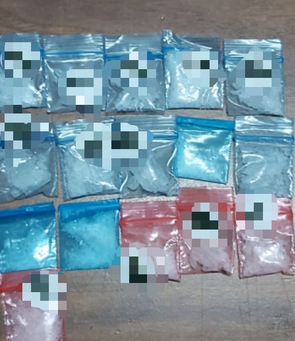 En #Zamora, SSP detiene a dos en posesión de envoltorios con metanfetamina.