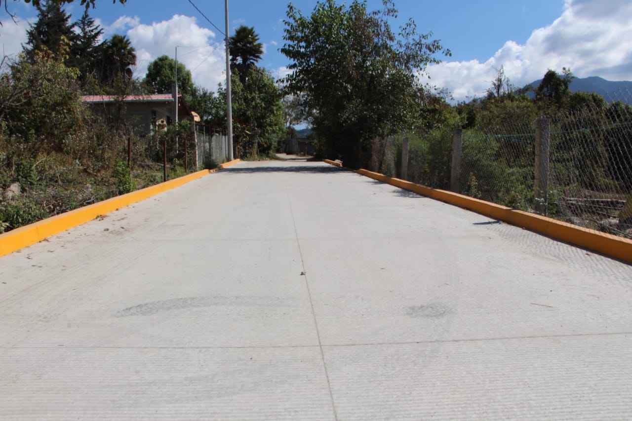 Inaugura Toño Ixtláhuac pavimentación de calle en la Colonia Emiliano Zapata 