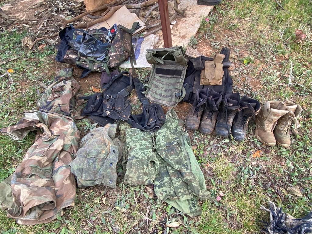 Tras labores interinstitucionales, SSP y Sedena destruyen un campamento ilícito en Tangamandapio.   