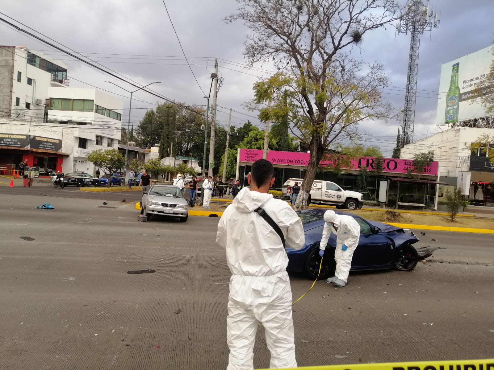 Saldo de un muerto y dos lesionados dejó choque ente dos vehículos compactos