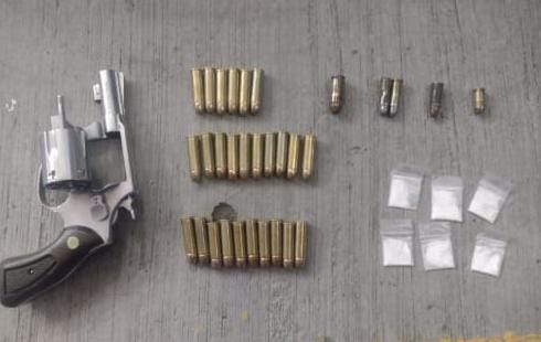 En acción operativa, SSP detiene a tres en posesión de un arma de fuego y droga