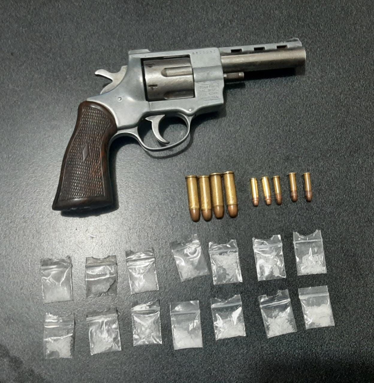 En Sahuayo, SSP detiene a dos en posesión de un arma de fuego y droga