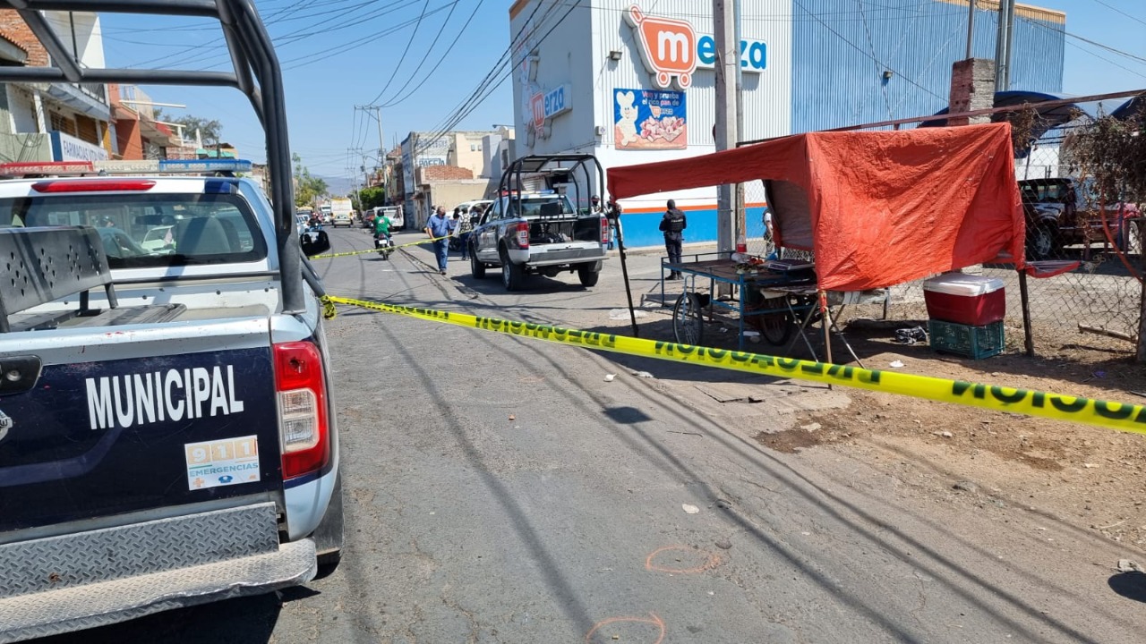 Un vendedor ambulante de verduras y pollo fue atacado a balazos