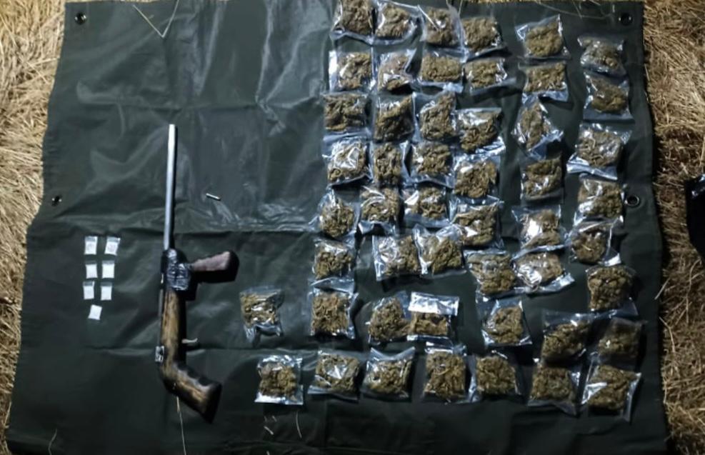 Al Oriente de la capital, SSP, Sedena y GN aseguran un arma de fuego, marihuana y metanfetamina