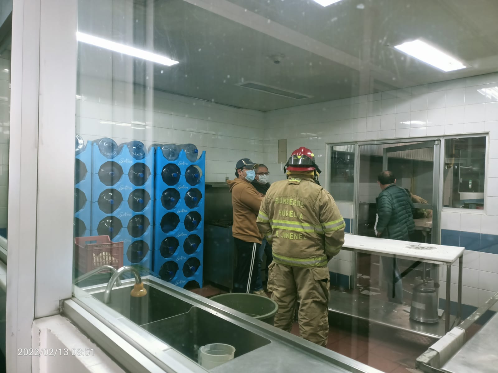Flamazo por fuga de gas LP en área de cocina del hospital del Issste dejó un saldo de dos lesionados