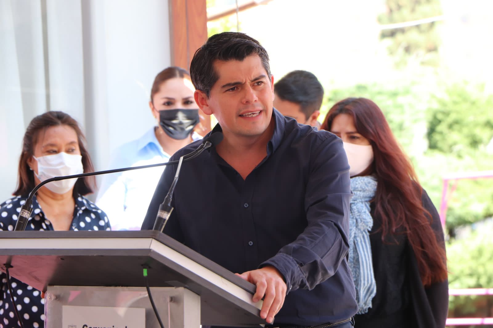 Firma Toño Ixtláhuac convenio para aplicar descuento de traslados a estudiantes foráneos