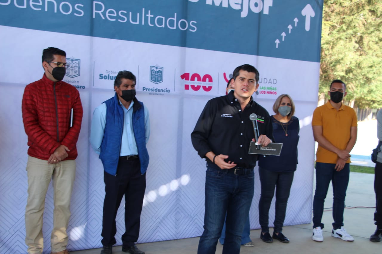 Entrega Toño Ixtláhuac rehabilitación de la alberca semiolímpica en la unidad deportiva de Pueblo Nuevo