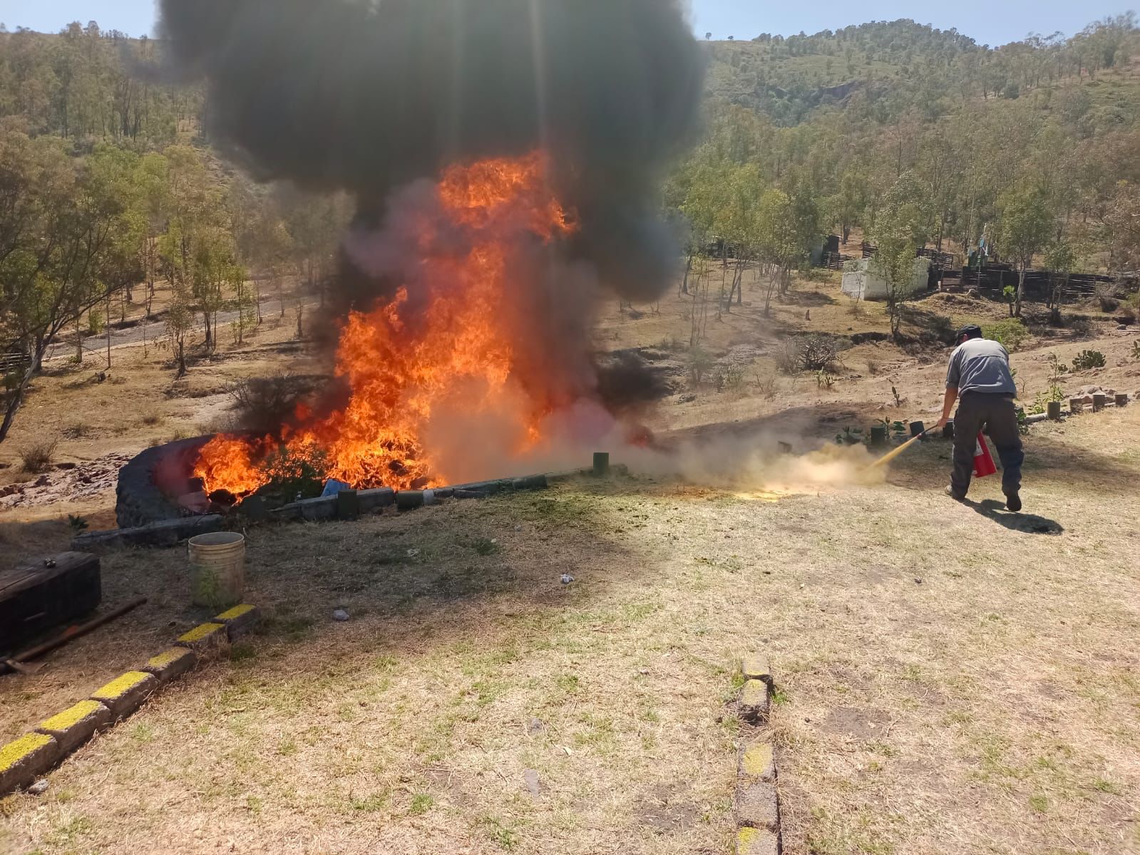 FGR Y SEDENA INCINERAN MÁS DE TONELADA Y MEDIA DE DIVERSAS DROGAS EN MICHOACÁN