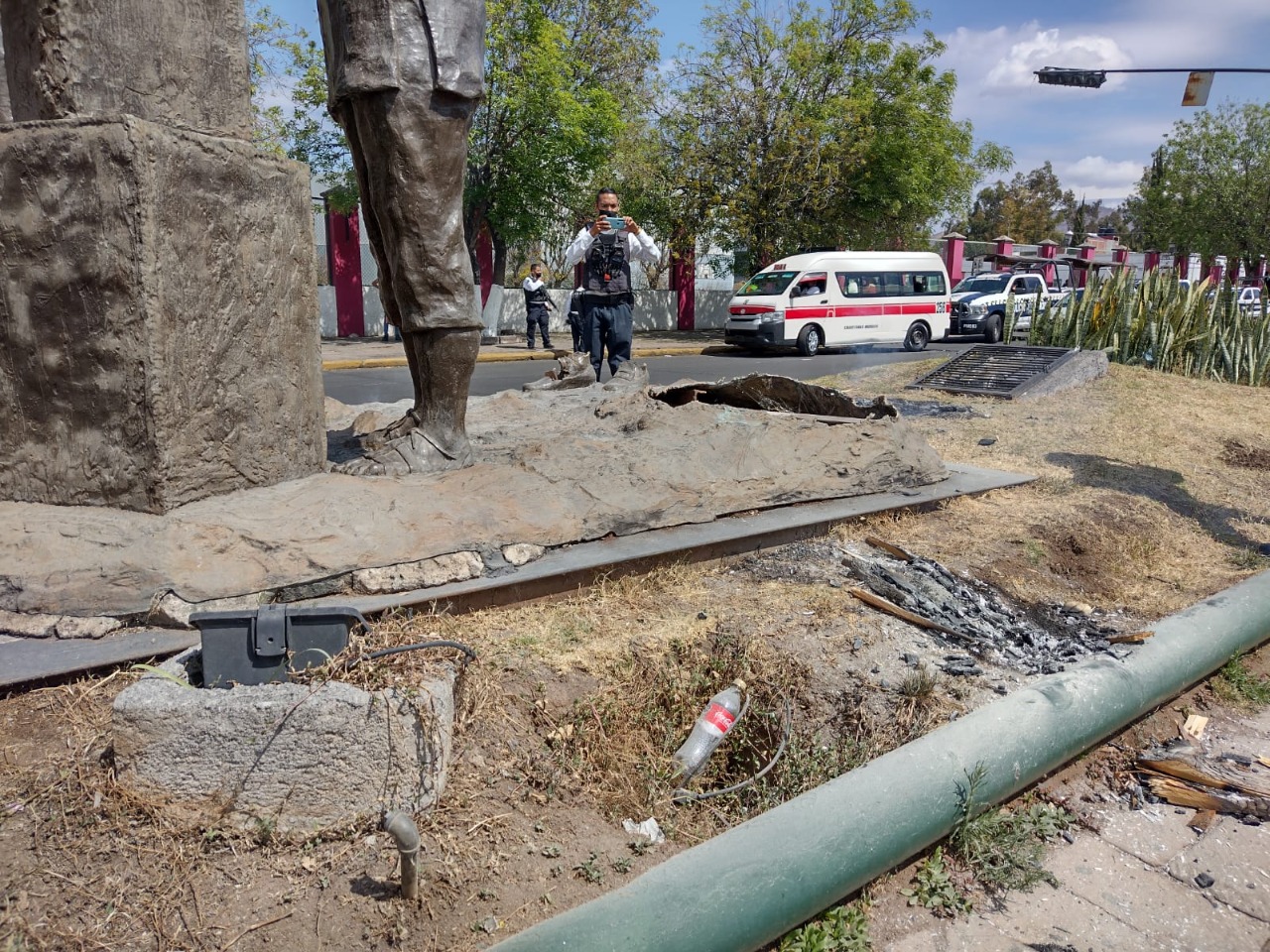 El Ayuntamiento de Morelia reprueba derribo de monumento a los constructores.