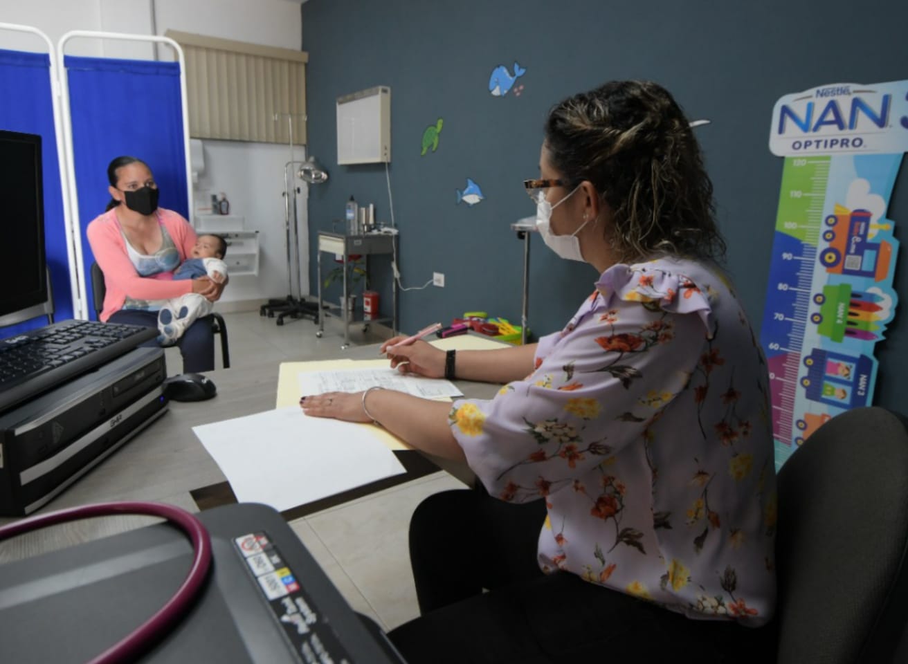 Abierto, servicio de pediatría en Clínica Municipal Poniente.