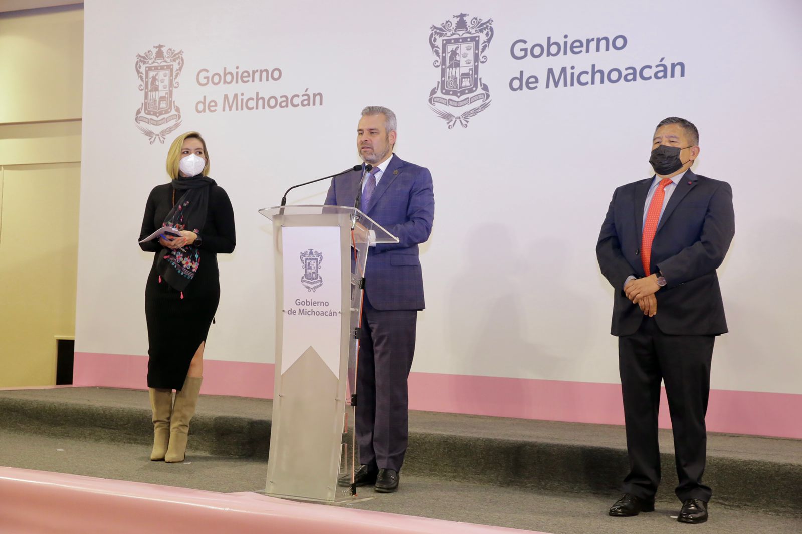Gobierno de Michoacán denuncia sobrecosto de 774 mdp en construcción de cuarteles.