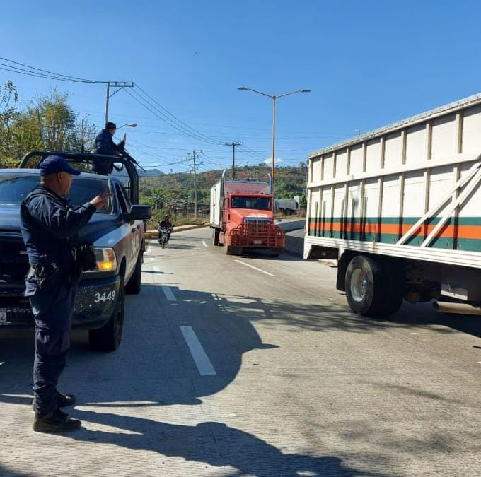 SSP brinda servicio de acompañamiento a 16 camiones cargados con aguacate