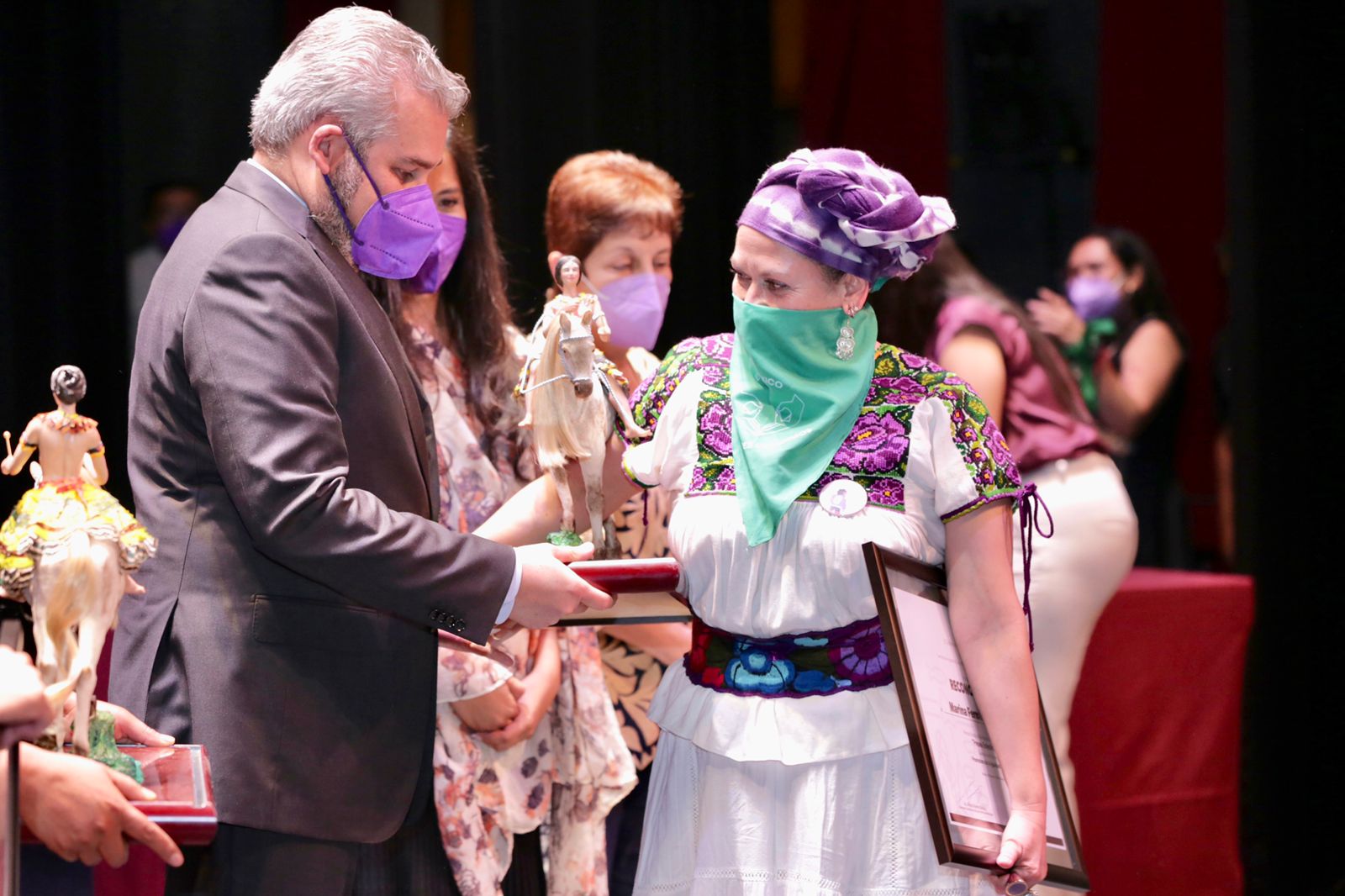 Reconoce Bedolla lucha social de las mujeres por una sociedad más equitativa