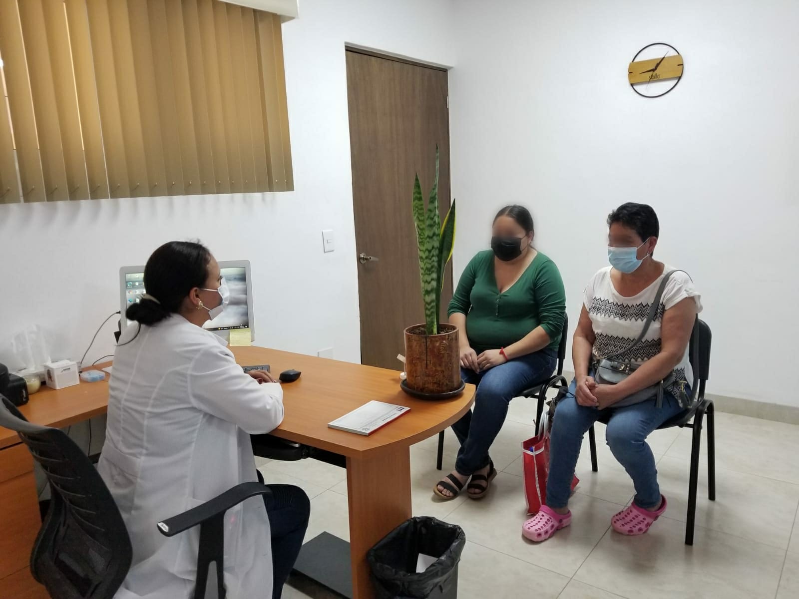 Ofrece Clínica Municipal servicio de ginecología y obstetricia.