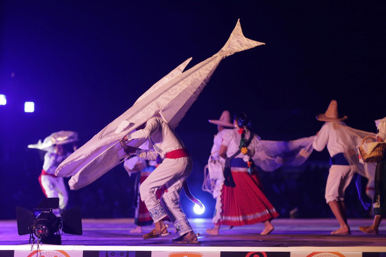 La K’uínchekua presumió tradición y cultura de pueblos originarios al mundo: Bedolla