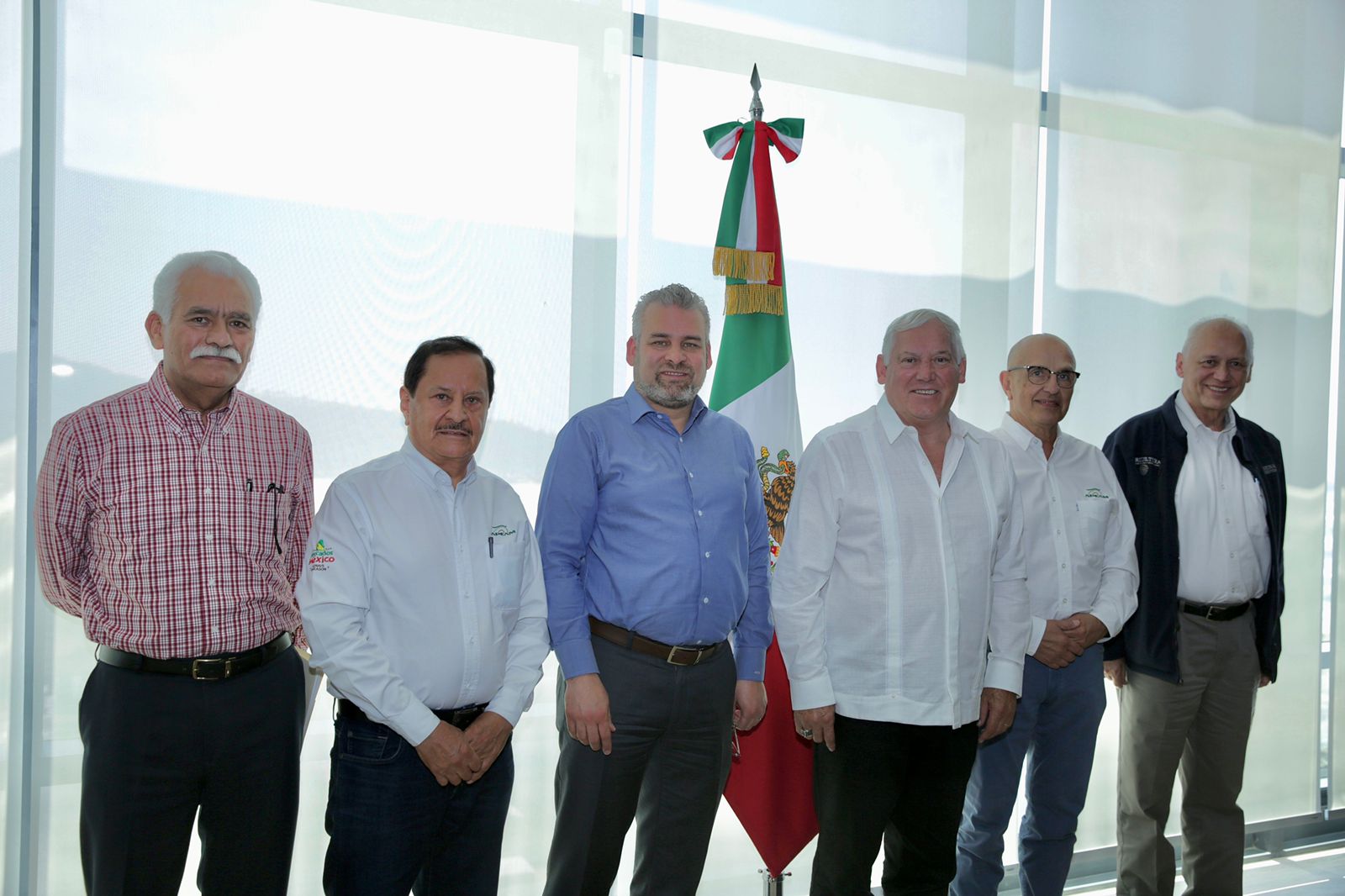 Gobierno de Michoacán coadyuva en el crecimiento de la industria aguacatera.