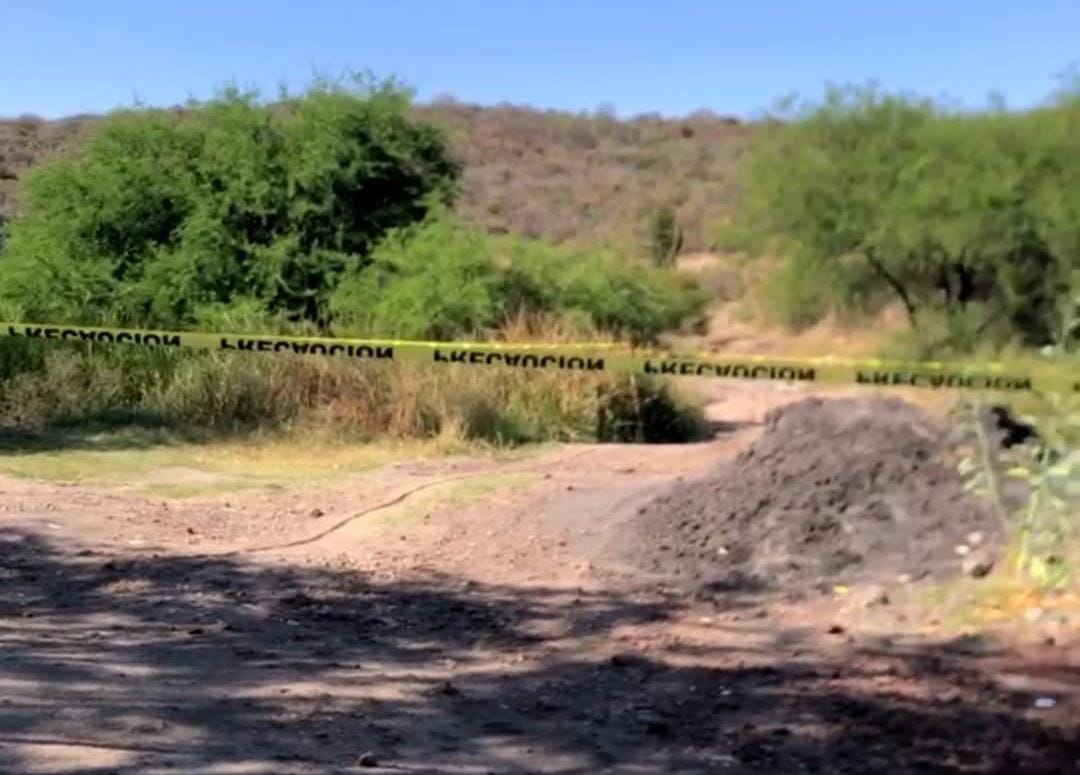 Fue localizada una fosa clandestina y en su interior el cuerpo putrefacto de un hombre