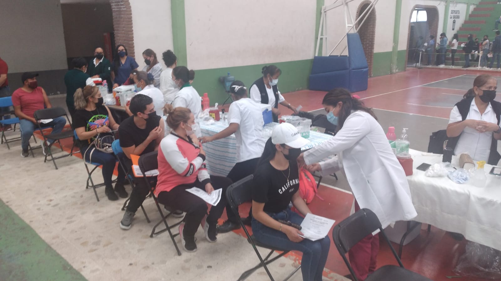 Inició vacunación contra el COVID-19 a mayores de edad en primera, segunda dosis y refuerzo