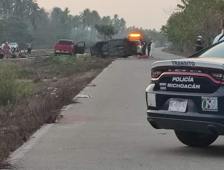 Una joven mujer murió al volcar su vehículo cuando circulaban por el Boulevard Playero