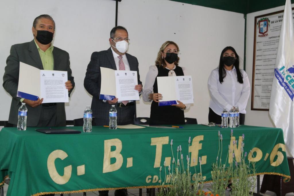 Funcionarios Municipales asistieron a la firma del acuerdo de colaboración entre el CBTF No. 6 y el IMCED José Ma. Morelos