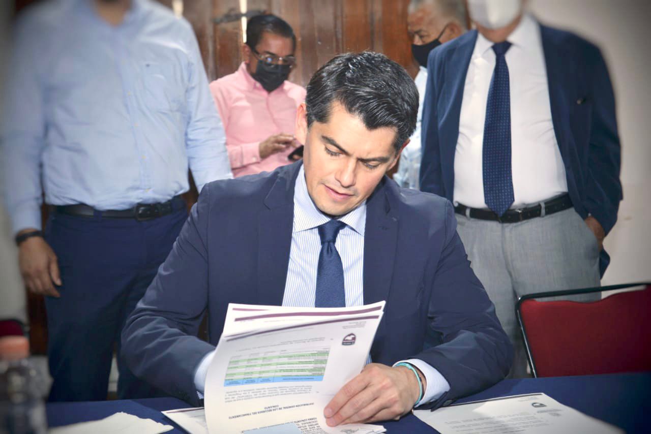 Firma Toño Ixtláhuac, convenio por más de 29 mdp para fortalecer la seguridad en Zitácuaro