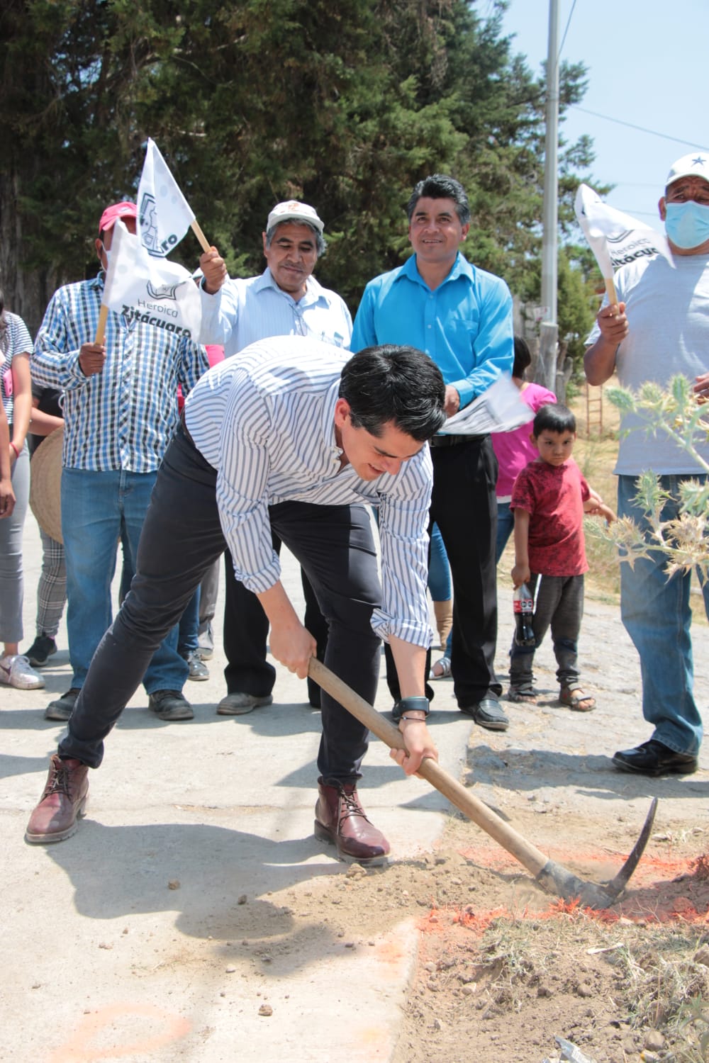 Arrancan trabajos de alumbrado público en Las Rosas